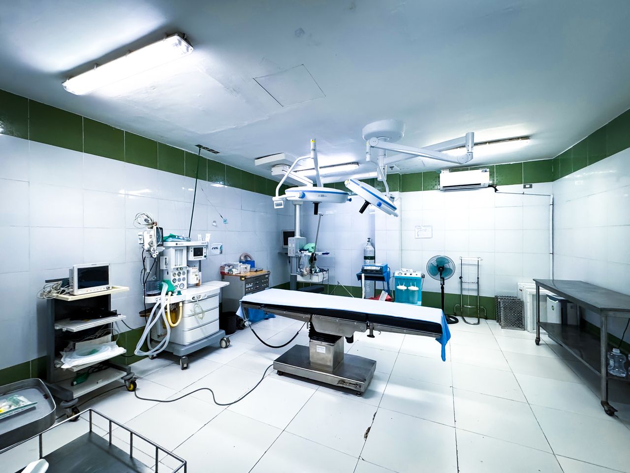 The Art of Drawing Readers In: Your attractive post title goes here Brightly lit operating room equipped with advanced medical technology and clean facilities.